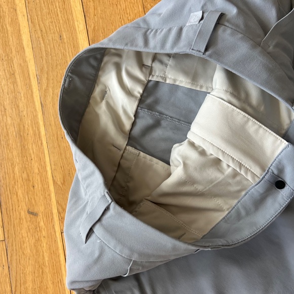 Lululemon Commission Classic-Tapered Golf Pant, Men's Size 31/32, Gray - Picture 10 of 13
